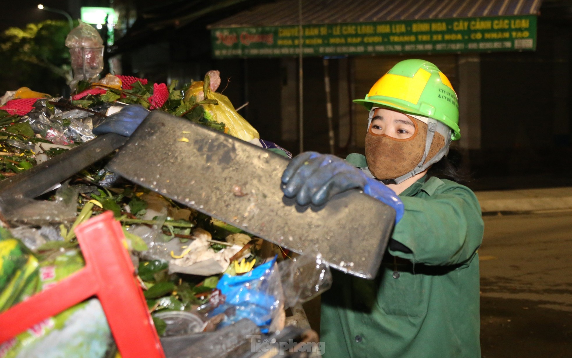 'Bóng hồng' bám đường xuyên Tết làm sạch từng con phố - Ảnh 4.