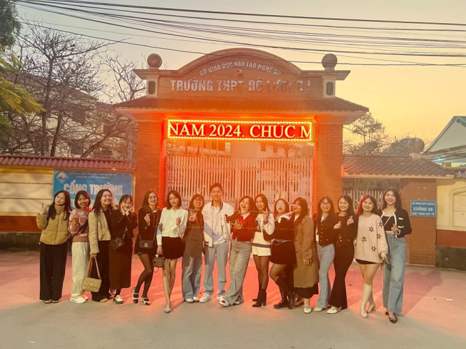 Đại hội khoe ảnh họp lớp Tết 2024: Nhiều lớp bật chế độ "tàng hình", đứa năm xưa khóc nhiều nhất có xuất hiện không? - Ảnh 4. Đại hội khoe ảnh họp lớp Tết 2024: Nhiều lớp bật chế độ "tàng hình", đứa năm xưa khóc nhiều nhất có xuất hiện không? - Ảnh 4.