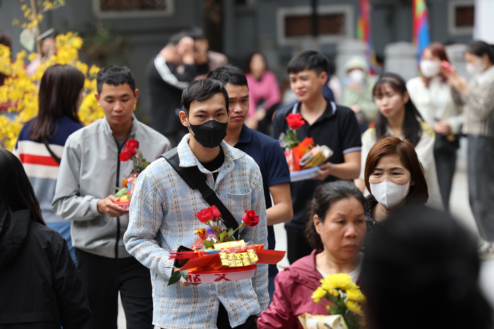 Giới trẻ nô nức đến chùa Hà cầu duyên ngày Valentine- Ảnh 6.
