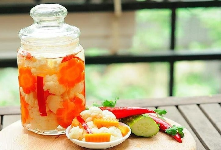 Chống ngán ngày Tết bằng món dưa chua giòn mát, ngon miễn bàn - Ảnh 2.