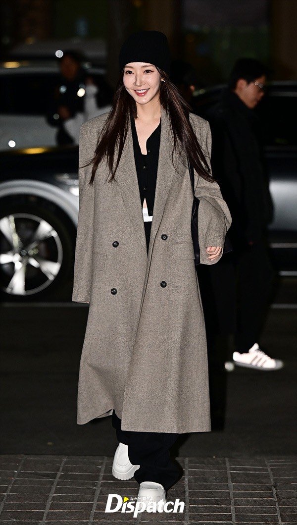 Hai kiểu áo khoác đơn giản giúp Park Min Young mặc đẹp trong mọi hoàn cảnh - Ảnh 3.