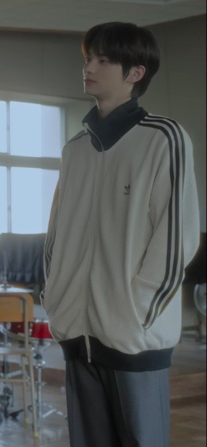 Có 1 mẫu áo adidas đang Có 1 mẫu áo adidas đang
