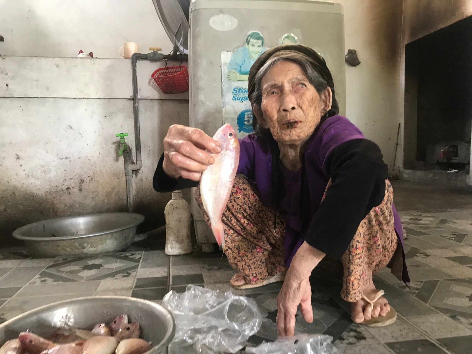 Đầu năm mới về thăm &quot;làng trường thọ&quot;, gặp cụ bà 105 tuổi vẫn khỏe mạnh minh mẫn, chăm làm việc nhà- Ảnh 5.