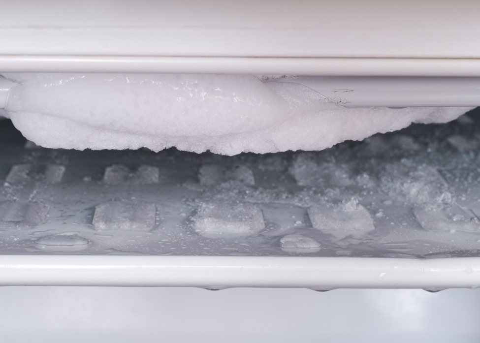 Để một ít muối vào tủ lạnh, bạn có thể thấy ngay công dụng tuyệt vời - Ảnh 1.