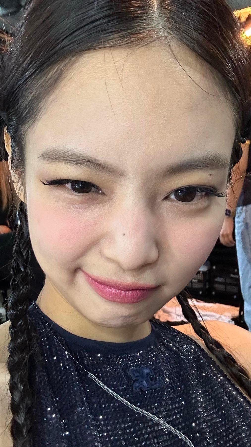 Zoom cận mặt mới biết da Jennie xinh 10 điểm, đến ảnh trước khi debut chưa son phấn cũng không dìm nổi- Ảnh 1.