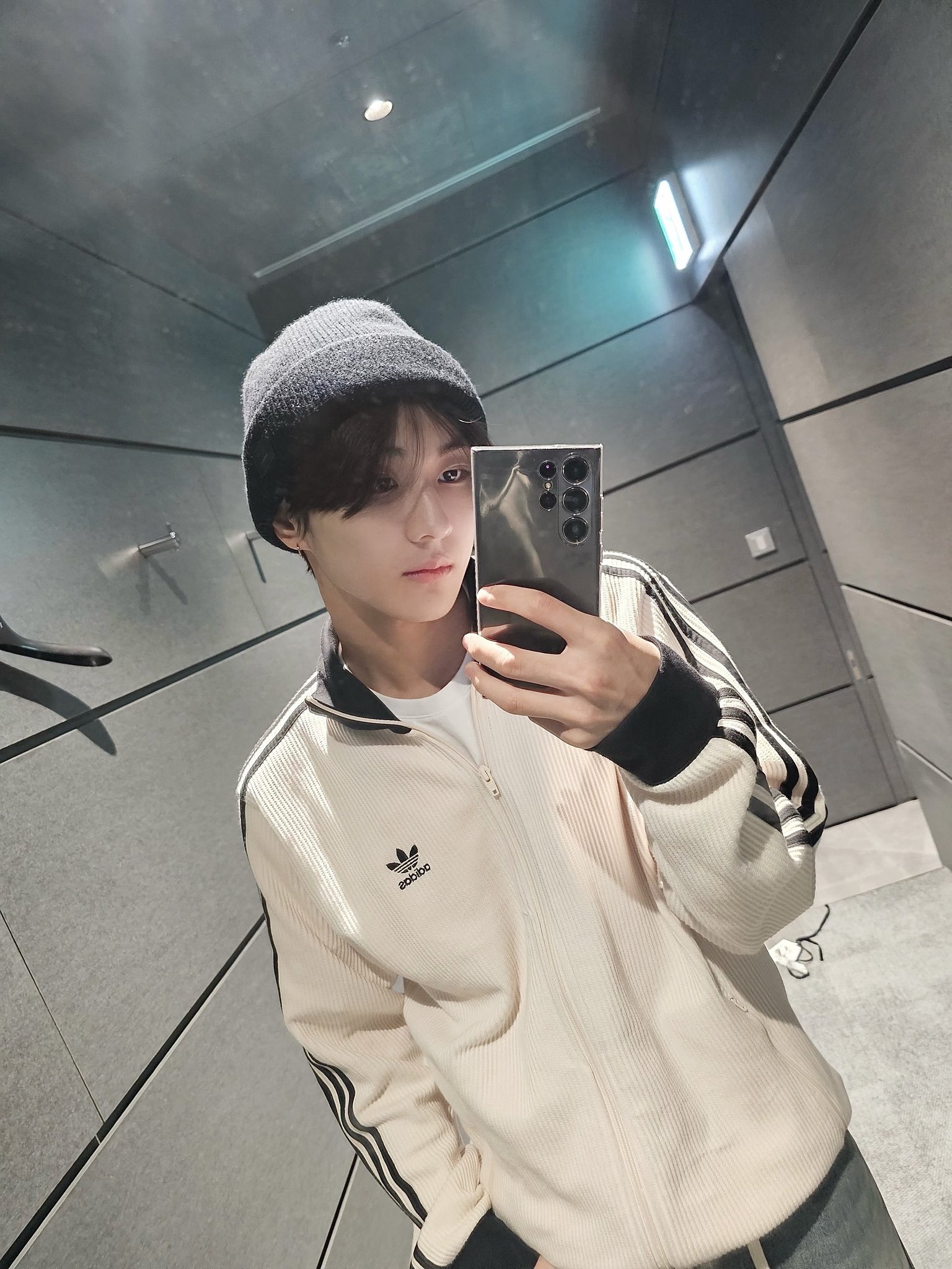 Có 1 mẫu áo adidas đang Có 1 mẫu áo adidas đang