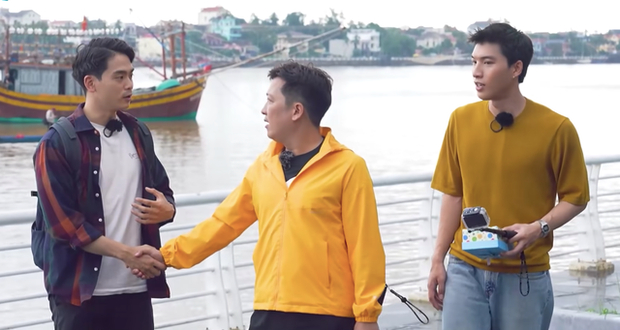 Đã tìm ra danh tính "trai lạ" nắm tay Hương Giang dịp Valentine, hóa ra là "cực phẩm" Hàn Quốc từng tham gia 2 ngày 1 đêm - Ảnh 6. Đã tìm ra danh tính "trai lạ" nắm tay Hương Giang dịp Valentine, hóa ra là "cực phẩm" Hàn Quốc từng tham gia 2 ngày 1 đêm - Ảnh 6.