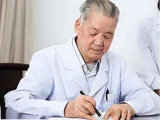 Bậc thầy y học cổ truyền Trung Quốc thọ 103 tuổi, thích dùng 2 món, làm 5 việc để tăng tuổi thọ - Ảnh 3.