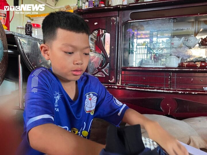Cậu bé 10 tuổi ở Phú Yên đạp xe đi Bình Dương tìm mẹ: Khi nỗi nhớ thắng nỗi sợ - Ảnh 1.