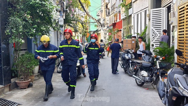 Danh tính nạn nhân tử vong trong vụ cháy nhà ở TPHCM lúc rạng sáng - Ảnh 3.