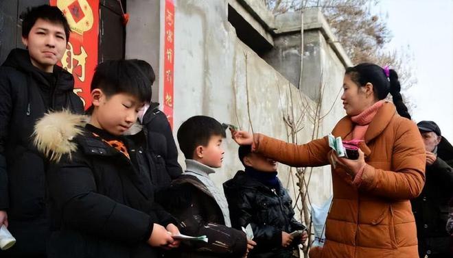 Sau khi đi chúc Tết họ hàng, tôi giật mình nhận ra "điểm chí mạng" khiến con mình luôn rụt rè, không xuất sắc như con nhà người - Ảnh 1. Sau khi đi chúc Tết họ hàng, tôi giật mình nhận ra "điểm chí mạng" khiến con mình luôn rụt rè, không xuất sắc như con nhà người - Ảnh 1.
