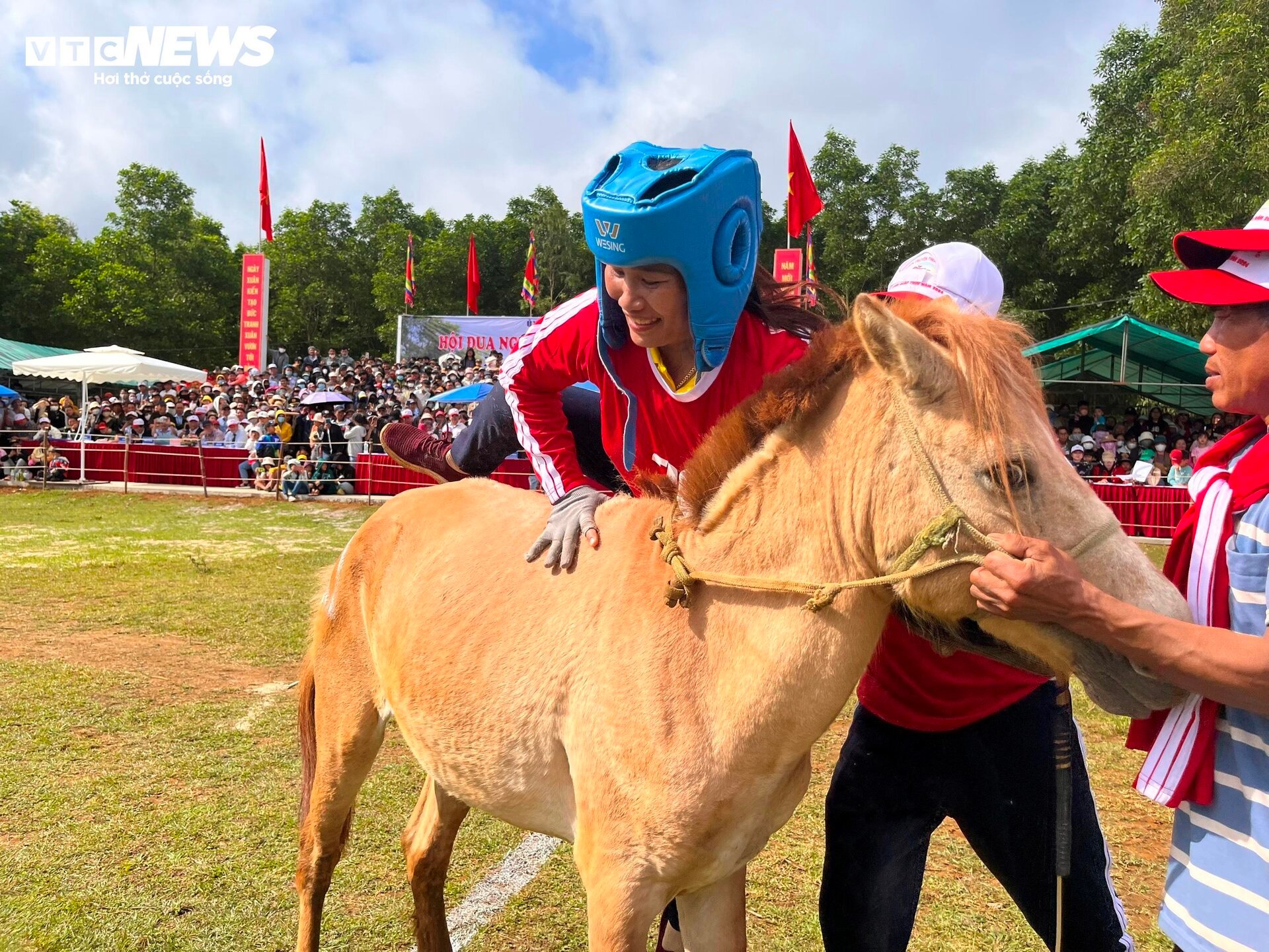 Xem nữ &quot;kỵ sĩ nông dân&quot; tranh tài tại lễ hội đua ngựa độc nhất vô nhị Phú Yên - Ảnh 5.