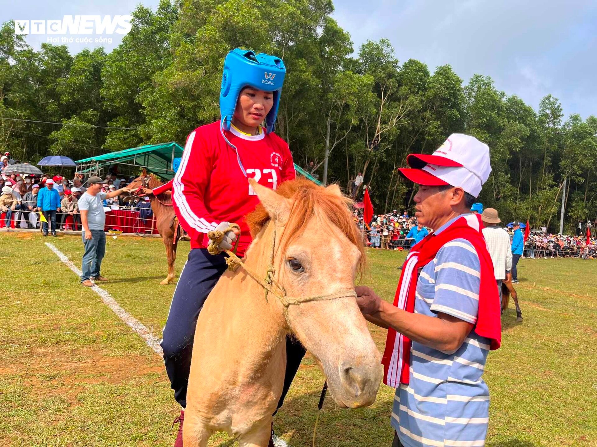Xem nữ &quot;kỵ sĩ nông dân&quot; tranh tài tại lễ hội đua ngựa độc nhất vô nhị Phú Yên - Ảnh 6.