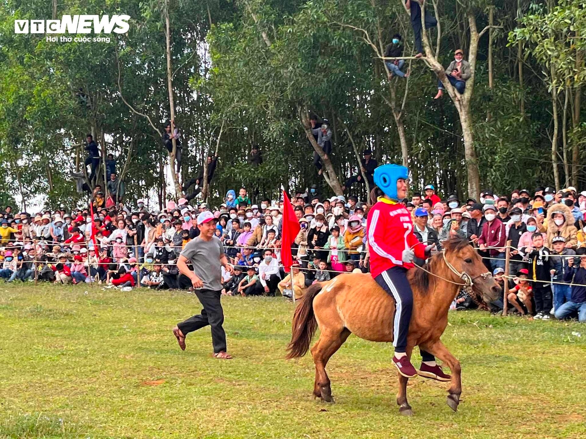 Xem nữ &quot;kỵ sĩ nông dân&quot; tranh tài tại lễ hội đua ngựa độc nhất vô nhị Phú Yên - Ảnh 7.