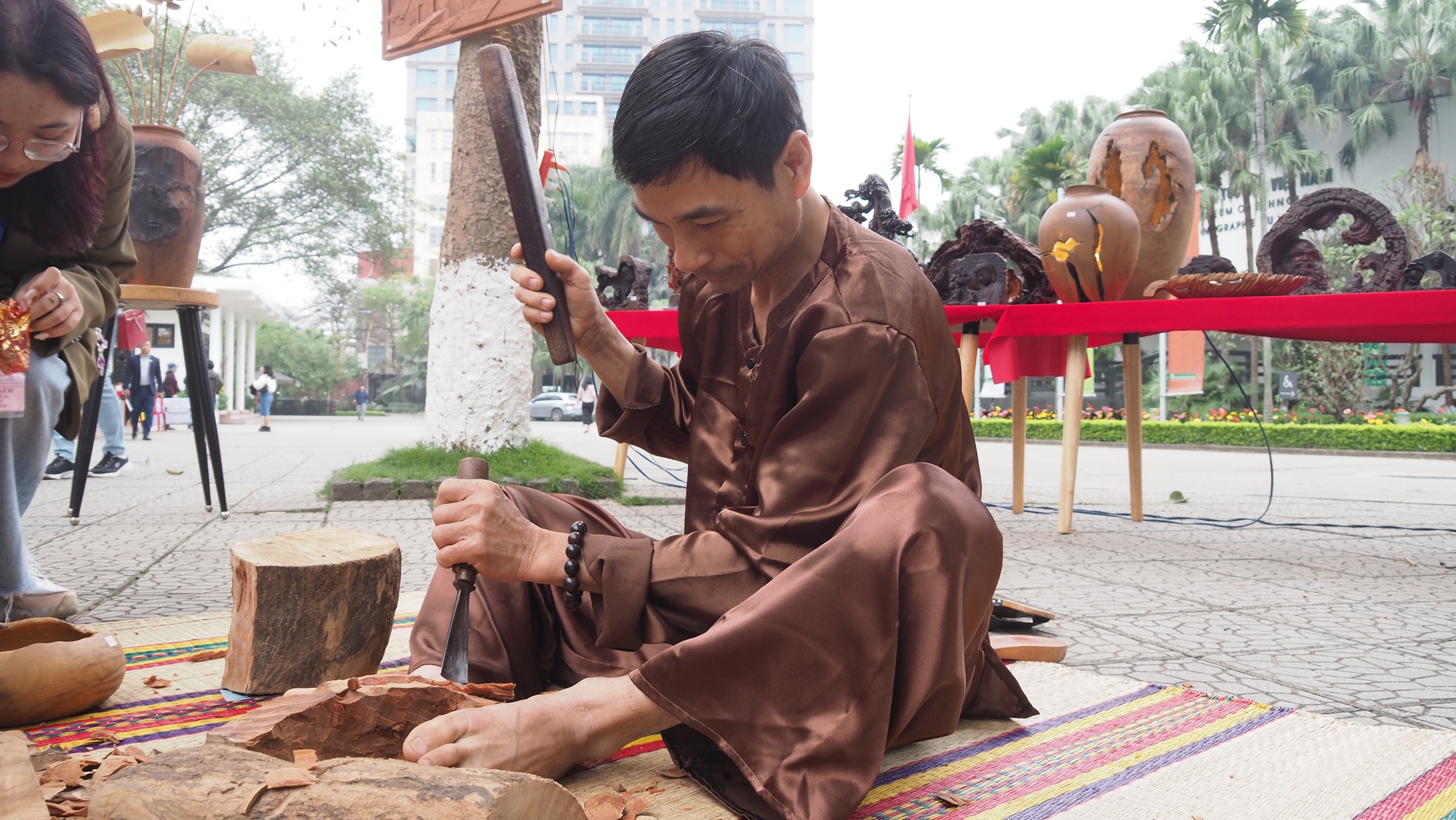 Hoạt động STEM hướng dẫn các em nhỏ cách làm một số đồ chơi gắn với chủ đề Tết để tìm hiểu các kiến thức khoa học cũng được giới thiệu làm phong phú thêm các trải nghiệm. Các hoạt động này góp phần làm đa dạng hình thức tiếp cận công chúng trẻ tuổi để đưa di sản văn hóa đến với thế hệ trẻ.