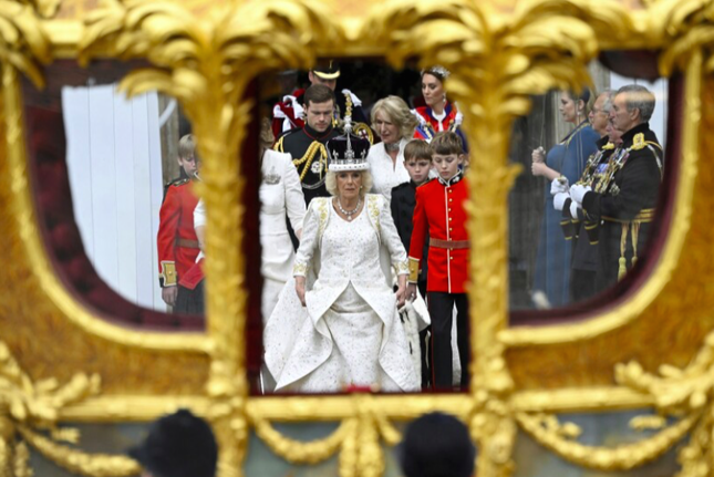 Hoàng hậu Camilla: Từ tai họa của Hoàng gia Anh đến cơn mưa lời khen - Ảnh 1.