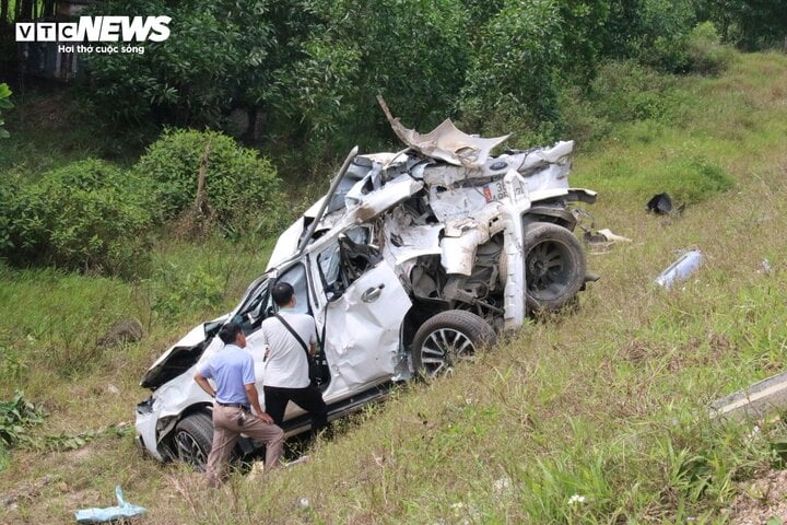 Khởi tố tài xế vượt ẩu gây tai nạn trên cao tốc Cam Lộ - La Sơn làm 3 người chết - Ảnh 1.