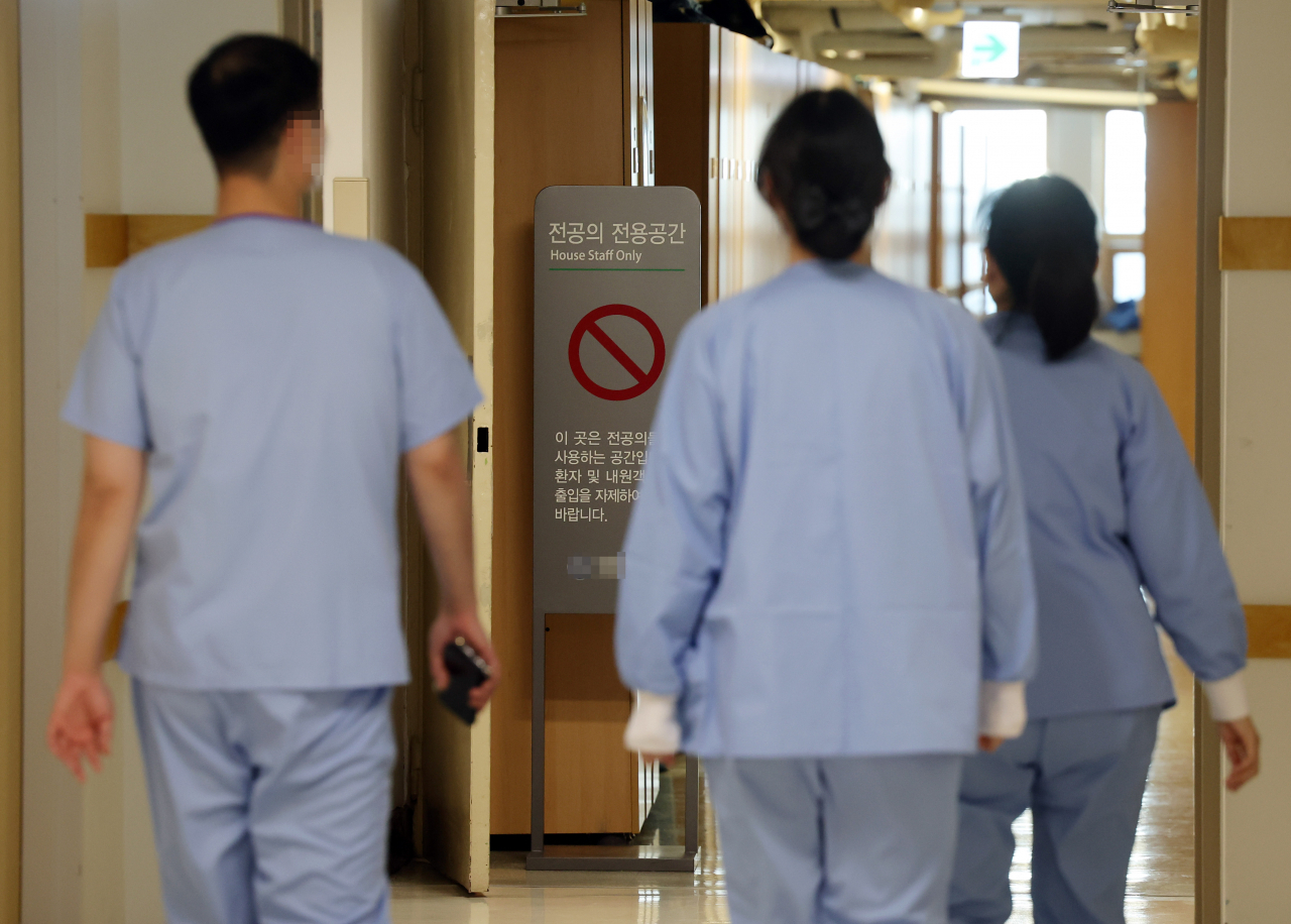 &quot;Cơn bão&quot; khiến Hàn Quốc rơi vào khủng hoảng: Loạt bác sĩ đình công nghỉ việc, ngành y đối mặt thảm họa nghiêm trọng- Ảnh 1.