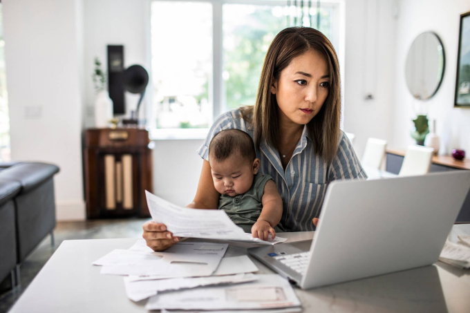 Tâm sự của bà mẹ có con nhỏ đi làm được ngàn vạn người đồng cảm: &quot;Đừng vội phán xét khi tôi đứng dậy ra về từ 5h chiều&quot; - Ảnh 1.