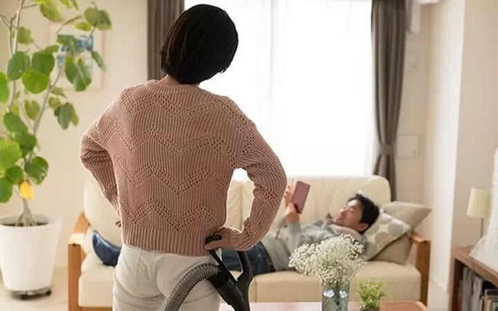 Chồng qu&aacute; lười, mẹ chồng khuy&ecirc;n ly h&ocirc;n nhưng t&ocirc;i tiếc v&igrave; anh chưa ngoại t&igrave;nh - Ảnh 1.