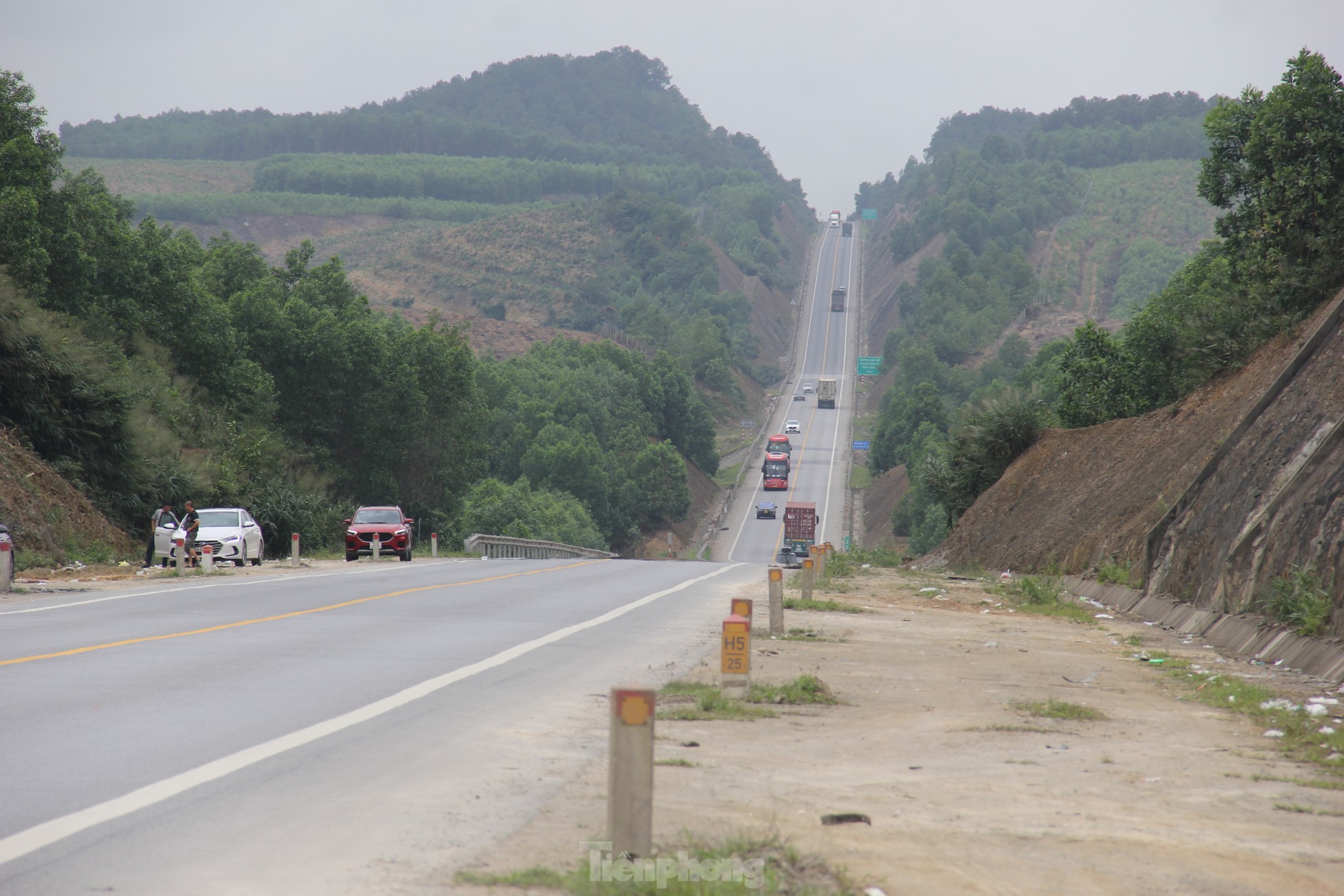 Đường càng đông, vượt ẩu càng nhiều trên cao tốc Túy Loan - La Sơn - Cam Lộ - Ảnh 9.