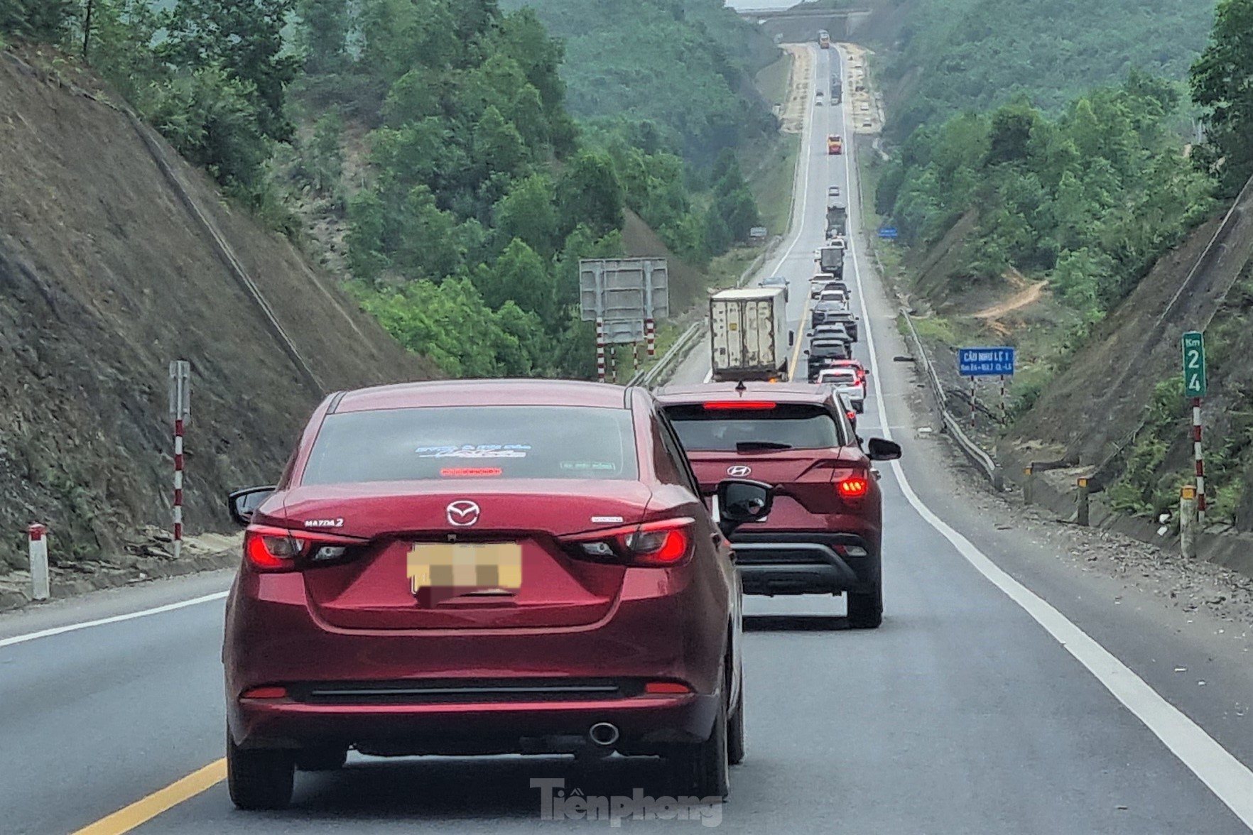 Đường càng đông, vượt ẩu càng nhiều trên cao tốc Túy Loan - La Sơn - Cam Lộ - Ảnh 6.