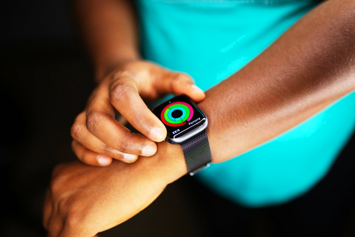 Cứu sống h&agrave;nh kh&aacute;ch m&aacute;y bay bằng Apple Watch - Ảnh 1.