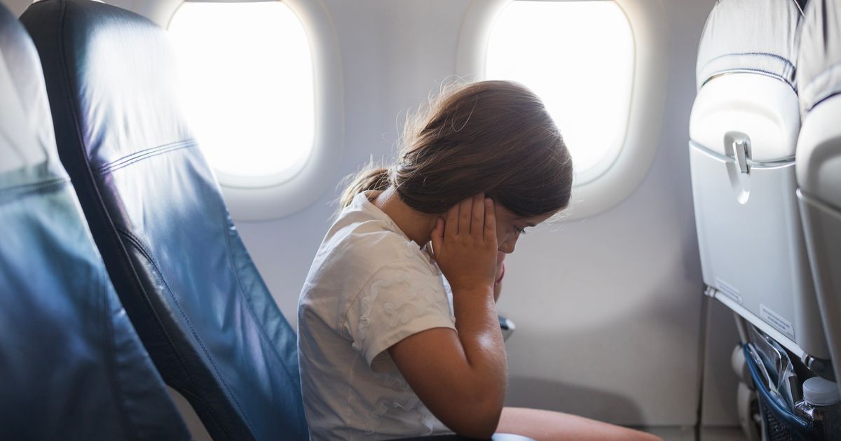Trẻ bị viêm tai đi máy bay có ảnh hưởng gì không?- Ảnh 3.