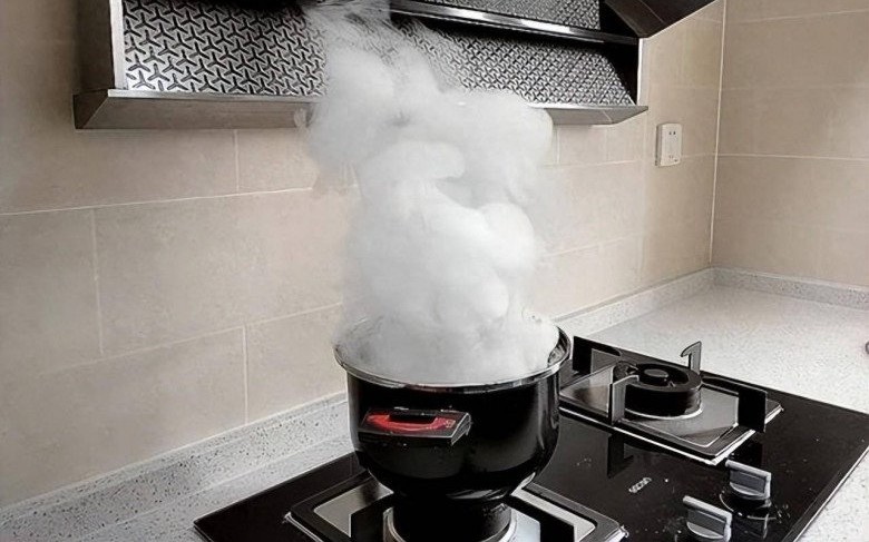 WHO cảnh b&aacute;o kiểu d&ugrave;ng m&aacute;y h&uacute;t m&ugrave;i g&acirc;y ung thư phổi nhiều người mắc phải, ng&agrave;y Tết nấu nướng nhiều c&agrave;ng cần lưu &yacute;