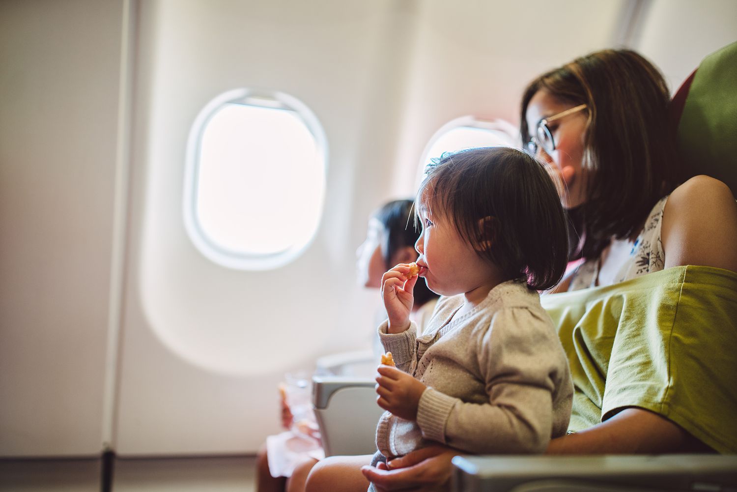 Trẻ bị viêm tai đi máy bay có ảnh hưởng gì không?- Ảnh 2.