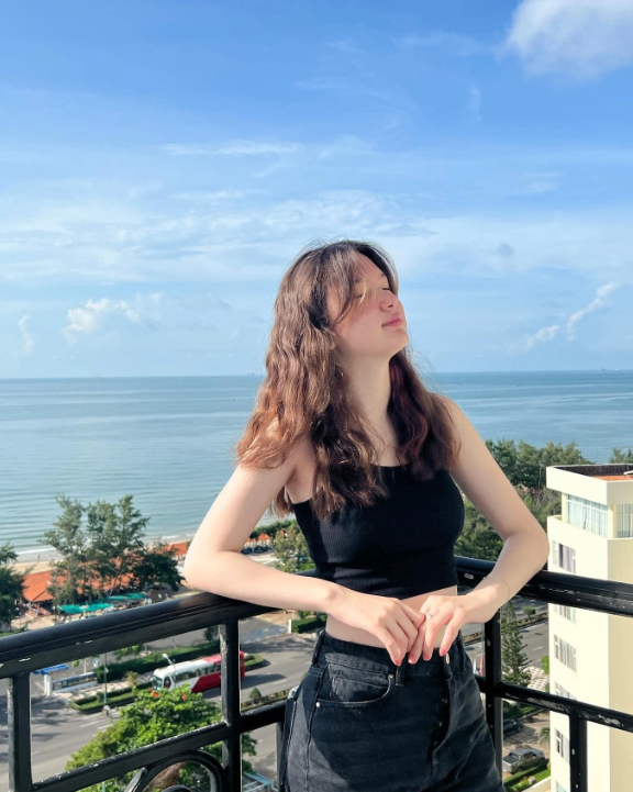 Em gái sinh năm 2007 của Lâm Tây: Mặt xinh, chân dài lại còn rất sành trong việc chọn đồ tôn dáng- Ảnh 5. Em gái sinh năm 2007 của Lâm Tây: Mặt xinh, chân dài lại còn rất sành trong việc chọn đồ tôn dáng- Ảnh 5.