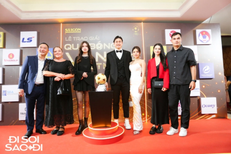Em gái sinh năm 2007 của Lâm Tây: Mặt xinh, chân dài lại còn rất sành trong việc chọn đồ tôn dáng- Ảnh 1. Em gái sinh năm 2007 của Lâm Tây: Mặt xinh, chân dài lại còn rất sành trong việc chọn đồ tôn dáng- Ảnh 1.
