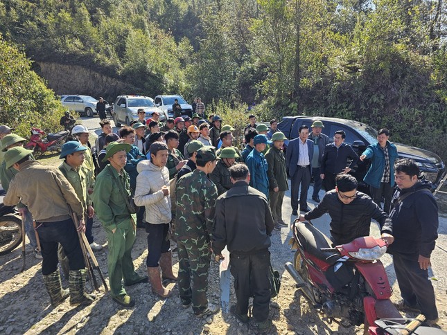 Huy động thêm hàng trăm người ứng cứu Vườn quốc gia Hoàng Liên - Ảnh 5.