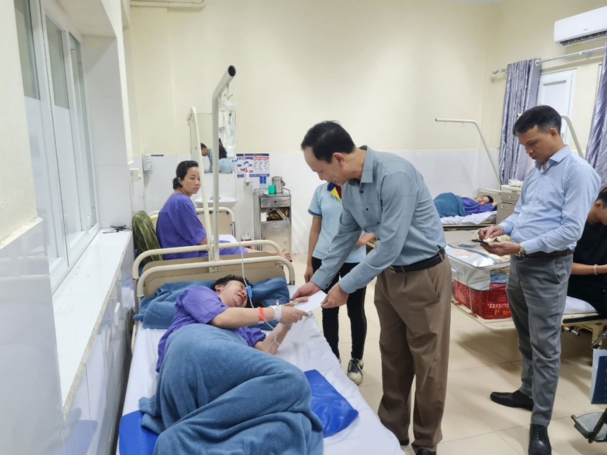 Hàng loạt công nhân nhập viện nghi ngộ độc khí ở Quảng Ninh - Ảnh 2.