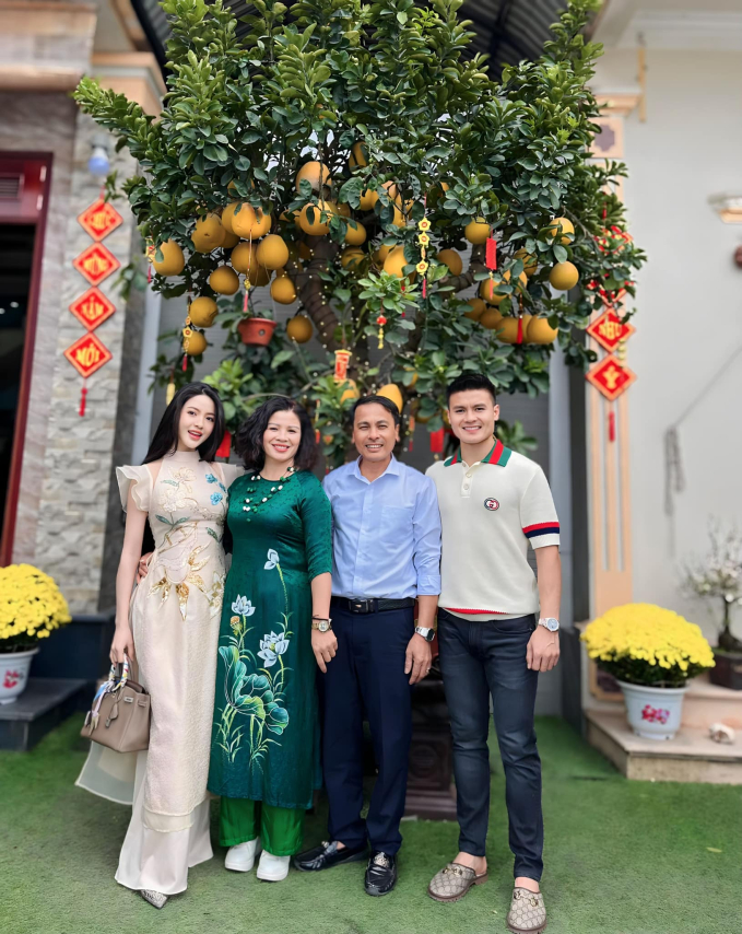 Chu Thanh Huyền và những bộ đồ thị phi: Toàn hàng hiệu nhưng hết dìm dáng lại nhăn nhúm, diện váy cưới cũng bị so với Nhật Lê, Hải My - Ảnh 7. Chu Thanh Huyền và những bộ đồ thị phi: Toàn hàng hiệu nhưng hết dìm dáng lại nhăn nhúm, diện váy cưới cũng bị so với Nhật Lê, Hải My - Ảnh 7.