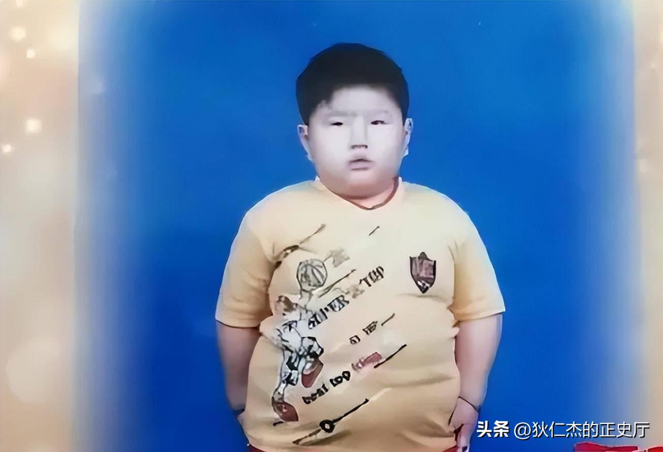 &quot;Cậu bé nặng nhất Trung Quốc&quot; 14 tuổi đã 150kg, có thể ăn 1 thùng mì gói 1 ngày có kết cục ra sao?- Ảnh 1.