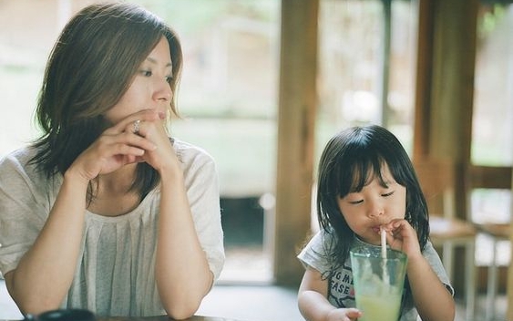 Có nên cho con cái biết điều kiện kinh tế của gia đình? Chia sẻ của một bà mẹ trẻ khiến nhiều bậc phụ huynh phải suy ngẫm