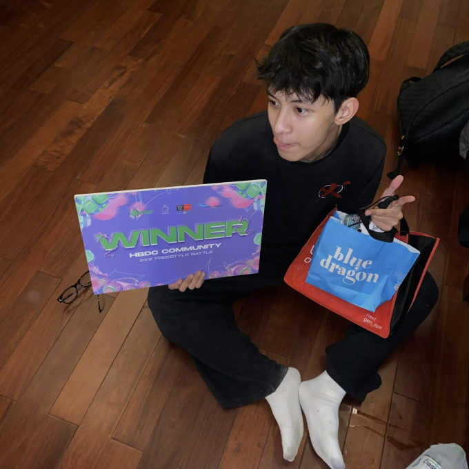 9,4 triệu người “dính cứng ngắc” clip Chí Hiển và Hoa Xù bắt beat không trượt nhịp nào, hệ tư tưởng này sắp “soán ngôi” Xuân Ca? - Ảnh 7. 9,4 triệu người “dính cứng ngắc” clip Chí Hiển và Hoa Xù bắt beat không trượt nhịp nào, hệ tư tưởng này sắp “soán ngôi” Xuân Ca? - Ảnh 7.