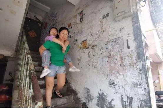 Vì muốn con cái có được nền giáo dục tốt nhất ở đất nước cạnh tranh hàng đầu thế giới như Trung Quốc, cha mẹ của đất nước tỷ dân có thể “liều” tới mức nào? - Ảnh 4. Vì muốn con cái có được nền giáo dục tốt nhất ở đất nước cạnh tranh hàng đầu thế giới như Trung Quốc, cha mẹ của đất nước tỷ dân có thể “liều” tới mức nào? - Ảnh 4.