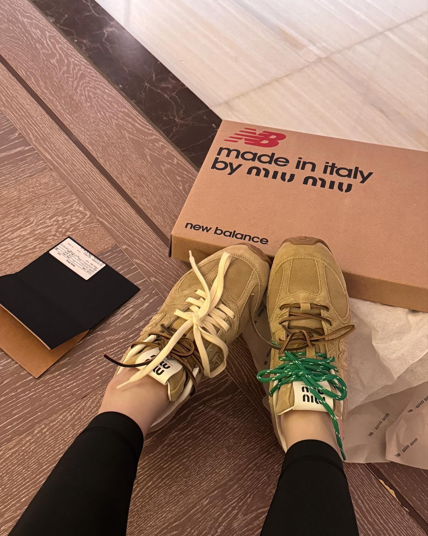 Đ&ocirc;i gi&agrave;y xinh y&ecirc;u cực k&igrave; của Miu Miu x New Balance: Mới ra đ&atilde; g&acirc;y sốt, chưa đến 1 ng&agrave;y đ&atilde; sold out- Ảnh 16.