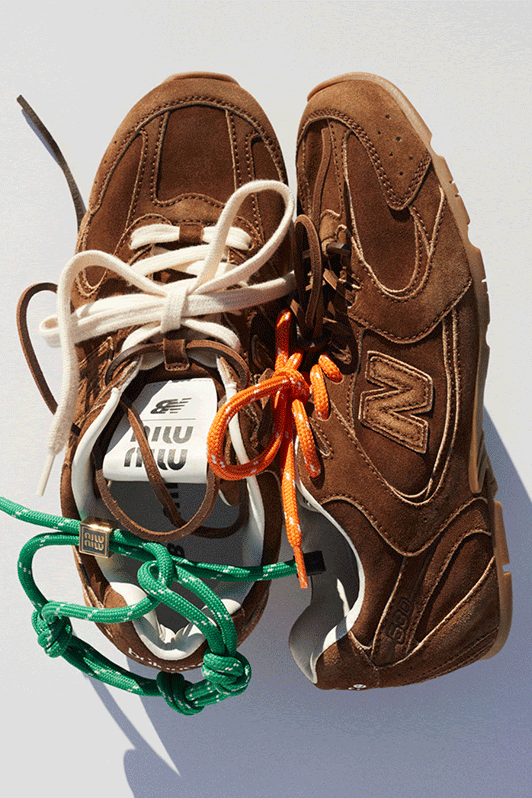 Đ&ocirc;i gi&agrave;y xinh y&ecirc;u cực k&igrave; của Miu Miu x New Balance: Mới ra đ&atilde; g&acirc;y sốt, chưa đến 1 ng&agrave;y đ&atilde; sold out- Ảnh 10.