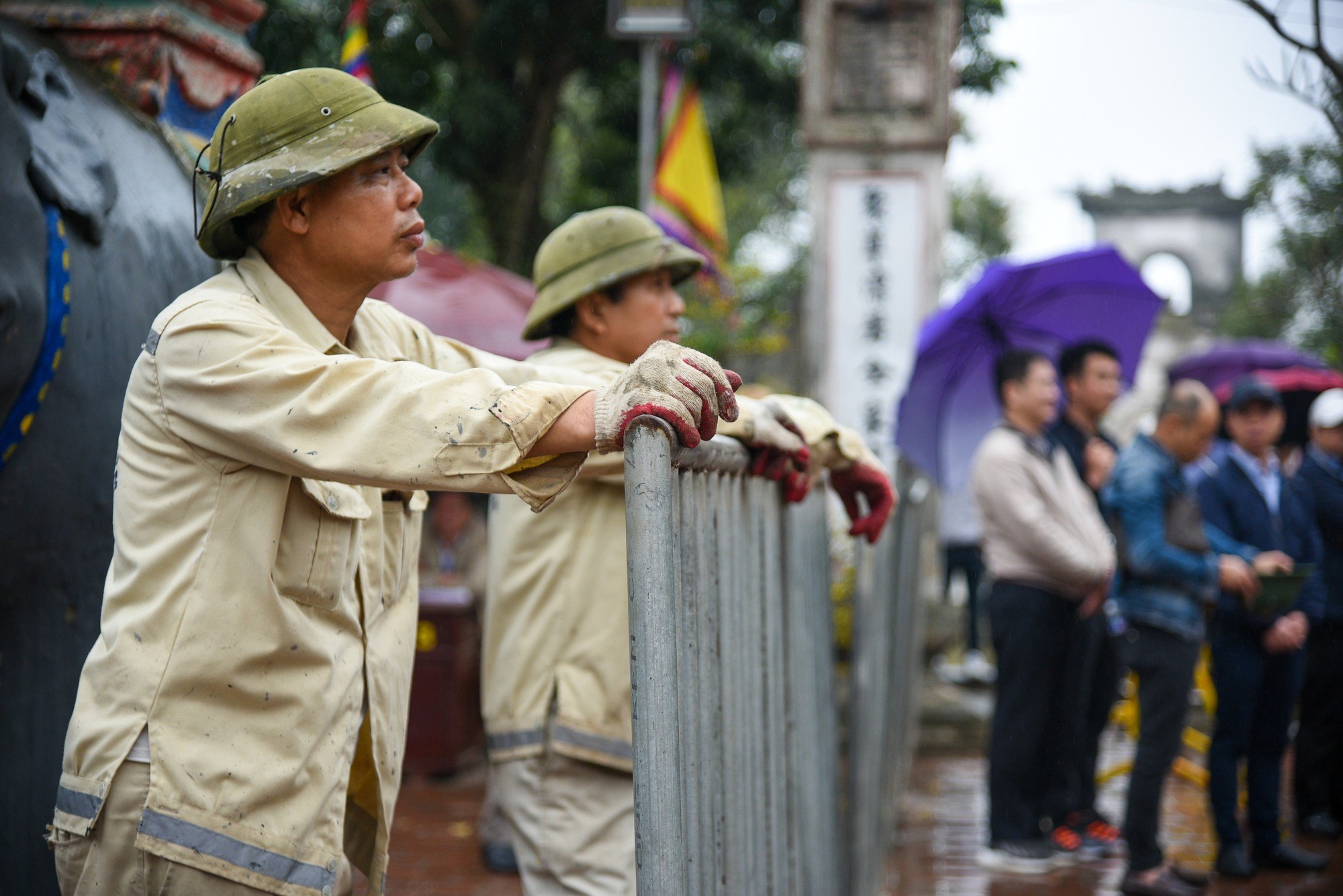 Hàng nghìn người đội mưa dự khai ấn đền Trần- Ảnh 2.