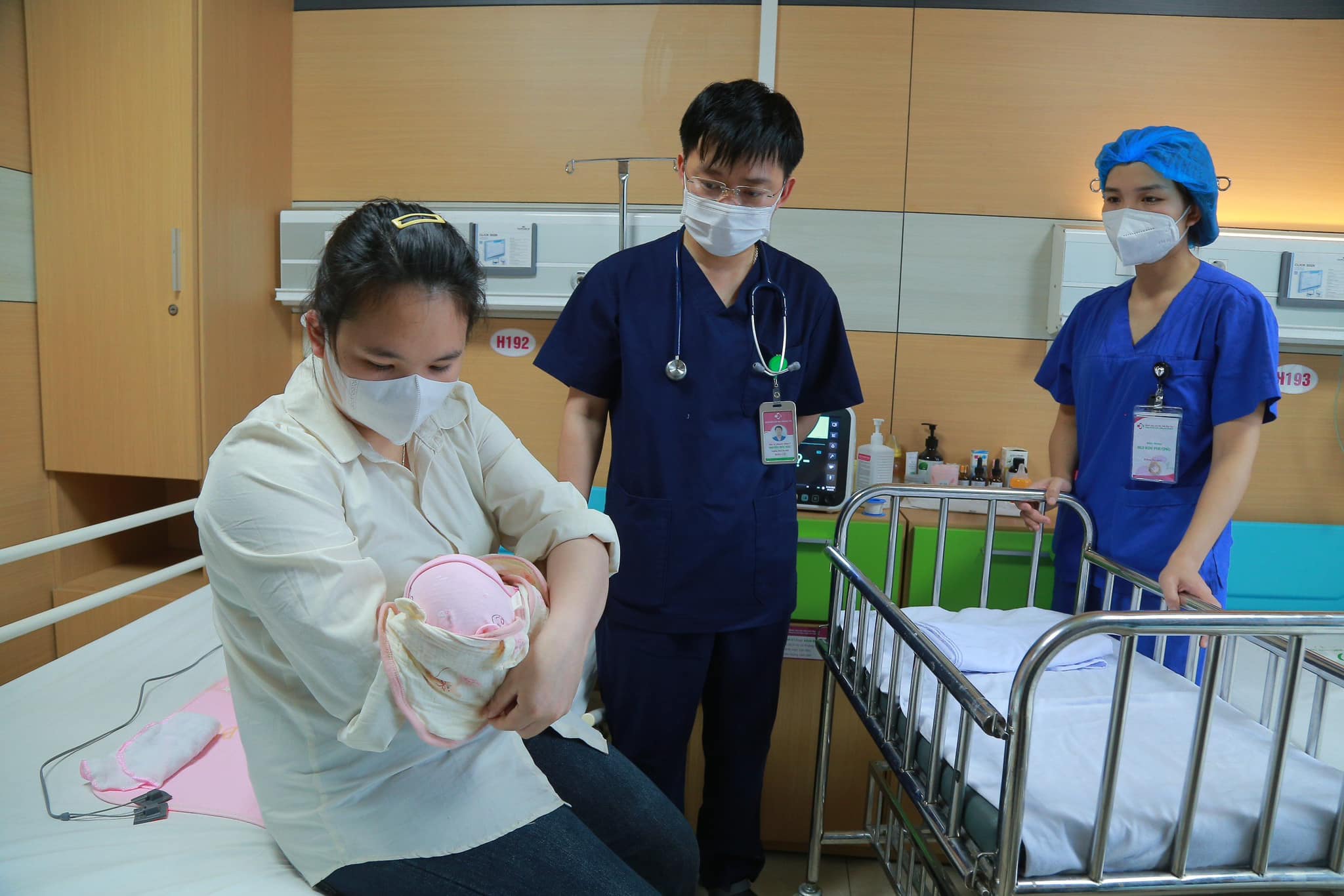 Nghẹn ngào thước ảnh ghi lại hành trình kiên cường và nghị lực của bé gái sinh non 24 tuần, nặng 550 gram - Ảnh 9.
