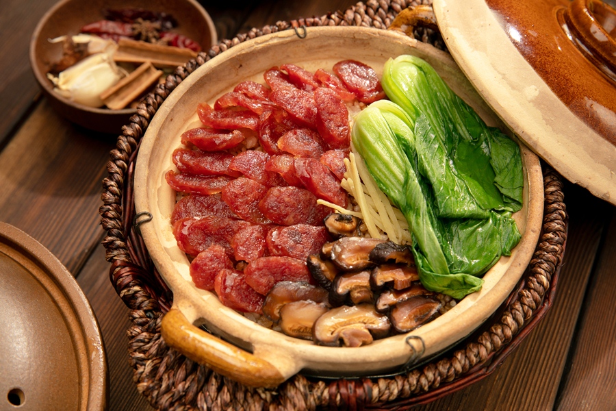 Xử l&yacute; lạp xưởng thừa sau Tết với m&oacute;n cơm ni&ecirc;u lạp xưởng - Ảnh 5.