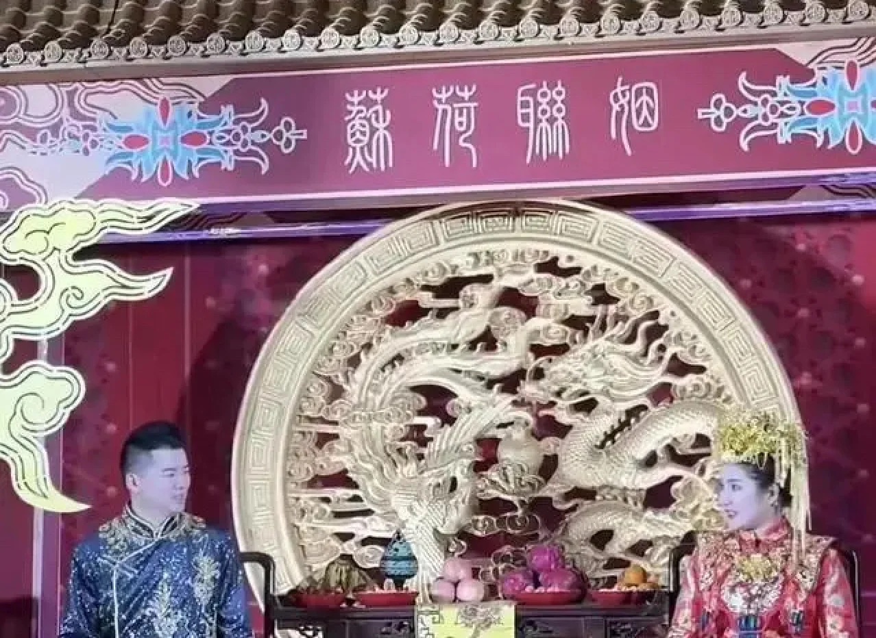 Cô dâu triệu phú khoe hồi môn, truyền cảm hứng cho phụ nữ Trung Quốc - Ảnh 2.