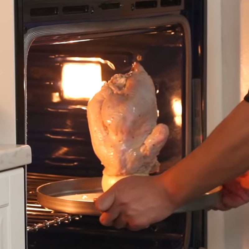 Mẹo l&agrave;m g&agrave; nướng nguy&ecirc;n con đơn giản tại nh&agrave; - Ảnh 12.