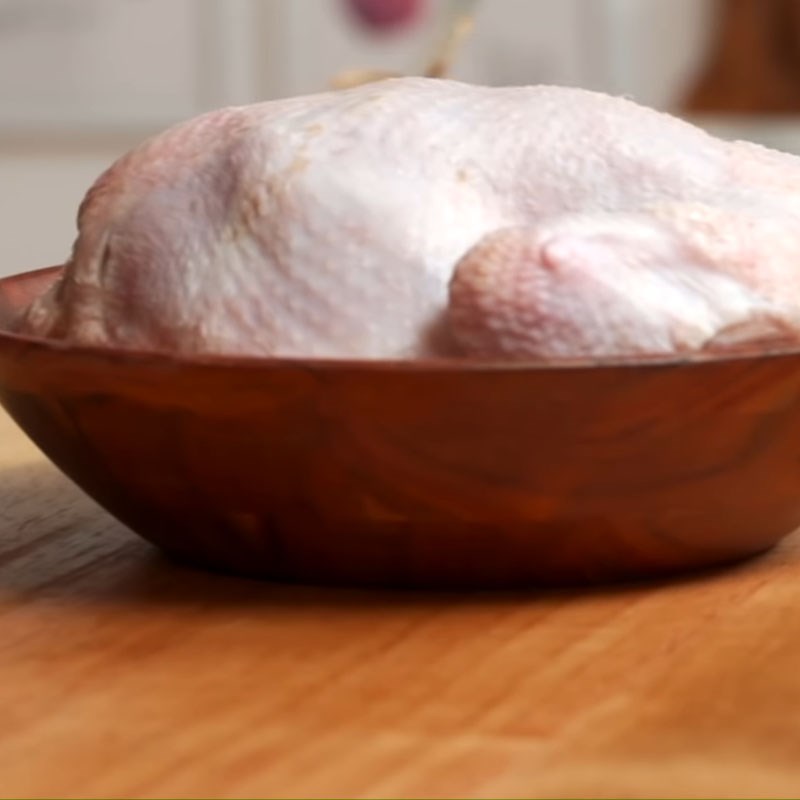 Mẹo l&agrave;m g&agrave; nướng nguy&ecirc;n con đơn giản tại nh&agrave; - Ảnh 2.