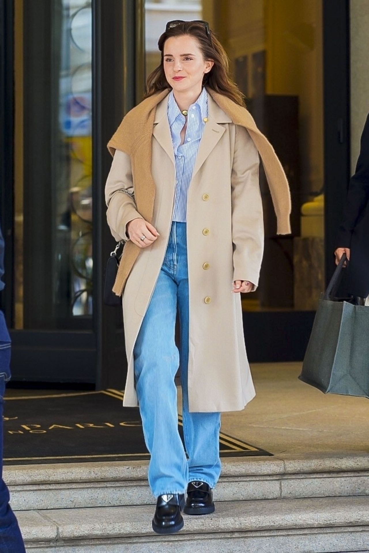Thời trang của Emma Watson ngày càng sành điệu xuất sắc dù vẫn trung thành với phong cách tối giản - Ảnh 2.
