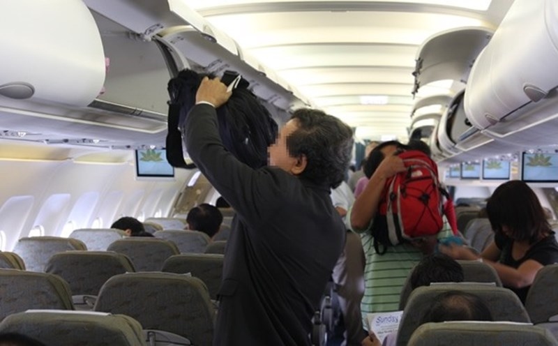 Vietnam Airlines lưu ý hành khách bảo quản hành lý xách tay trên máy bay - Ảnh 1.
