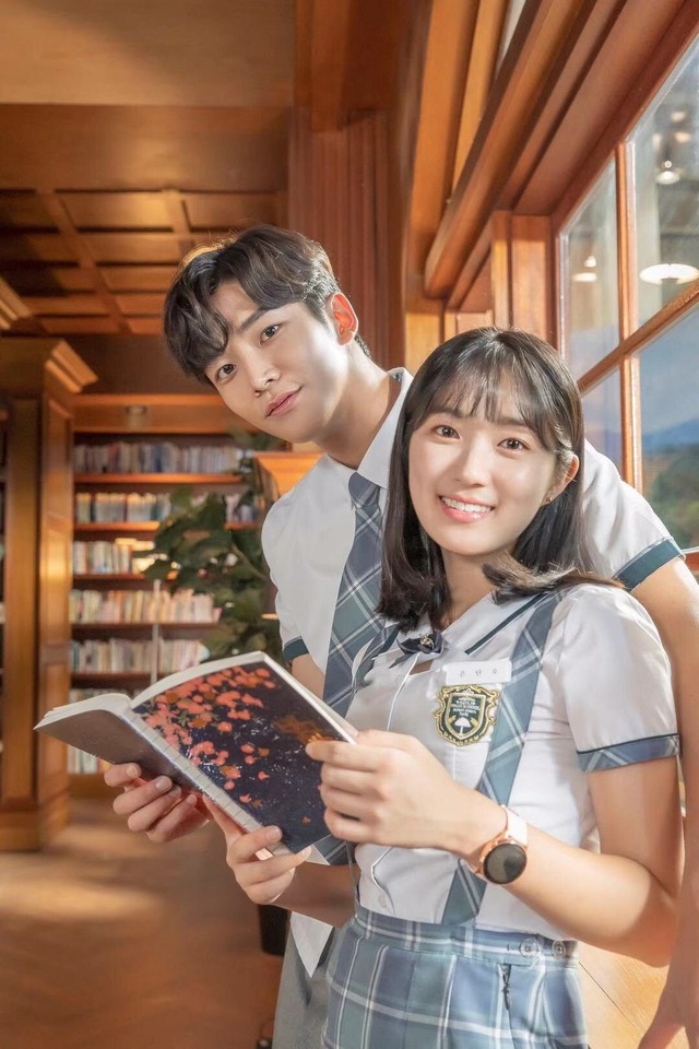 Bạn trai Karina: Tài tử đỗ 5 trường ĐH và được Hyun Bin nâng đỡ, nên duyên nữ thần AI nhờ điểm này - Ảnh 9. Bạn trai Karina: Tài tử đỗ 5 trường ĐH và được Hyun Bin nâng đỡ, nên duyên nữ thần AI nhờ điểm này - Ảnh 9.